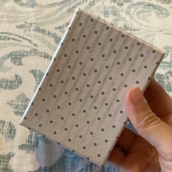 Costume jewelry necklace and earrings gift set - Picture 4 of 4